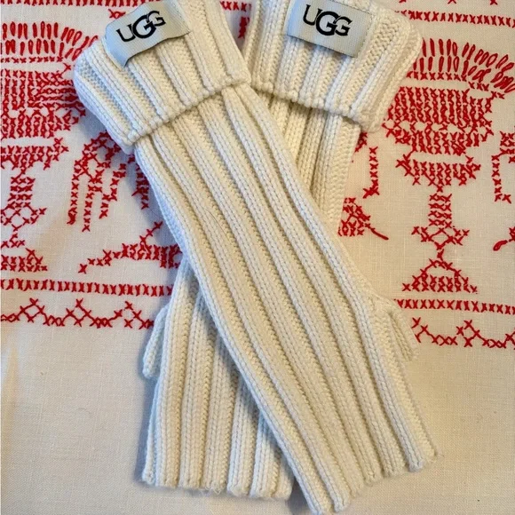 UGG Winter White/Cream Knit Headband and Fingerless Gloves - Picture 9 of 13